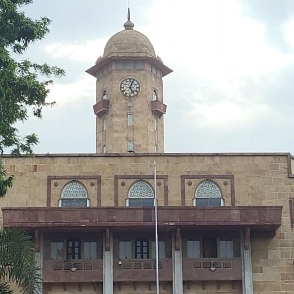 ગુજરાત યુનિ.માં નોન ટીચિંગ સ્ટાફની બીજી પરીક્ષાની તારીખ જાહેર:29-30 એપ્રિલેના લેખિત પરીક્ષા લેવાશે, 54 કે તેથી વધુ માર્ક્સના ઉમેદવારો એક્ઝામ આપી શકશે