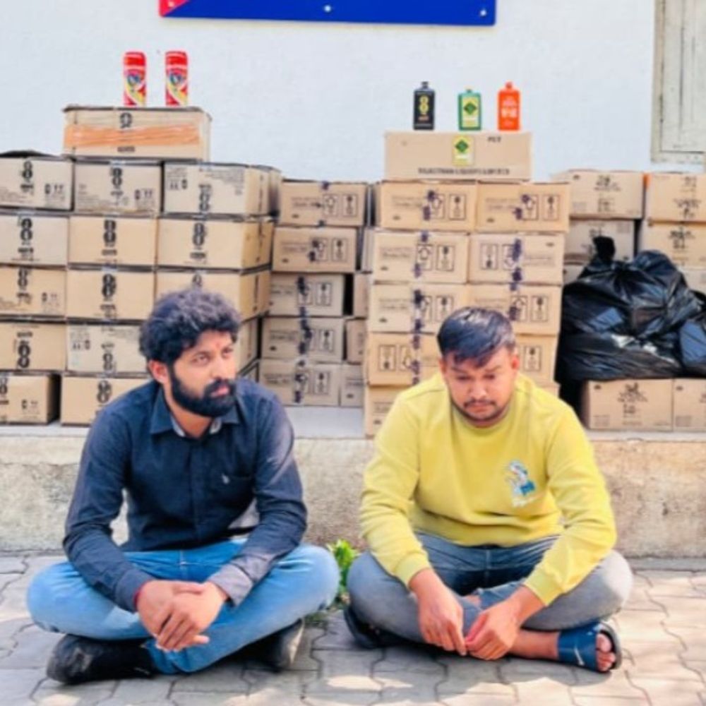 કાળુભારોડ પર બંગલો ભાડે રાખી ચાલતા દારૂના નેટવર્કનો પર્દાફાશ:3744 બોટલ અને 110 બિયર ટીન સાથે ₹12.61 લાખનો મુદ્દામાલ જપ્ત, મુખ્ય સુત્રધાર ફરાર