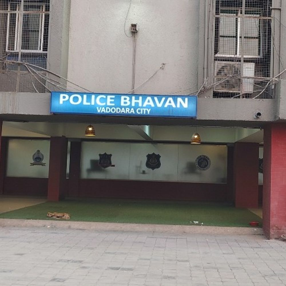 16 દિવસ માટે શહેરના આ રસ્તાઓ બંધ રહેશે:વડોદરામાં વરસાદી લાઇન કામગીરીને કારણે વડોદરા શહેર પોલીસ કમિશનરે ટ્રાફિક માટે જાહેરનામું બહાર પાડ્યું, જાણો શું છે ડાયવર્ઝન અને વૈકલ્પિક વ્યવસ્થા