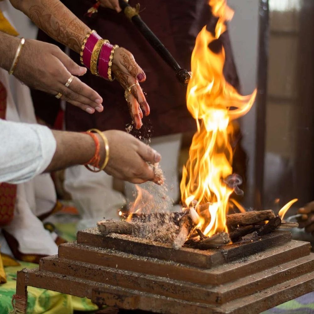 ચૂંટણીમાં ટિકિટ મેળવવા ભગવાનના શરણે નેતાઓ:કેટલાકે યજ્ઞ-હવન કરાવ્યા તો કેટલાકે ધર્મગુરુઓ મારફતે લોબિંગ કરાવ્યું, ગ્રહદશા સુધારવા માટે મંત્ર જાપના સહારે