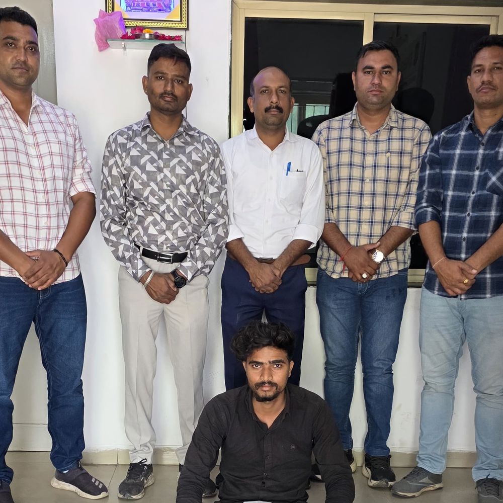 હિંમતનગર પોલીસે પ્રોહિબિશનના આરોપીને ઝડપ્યો:ડુંગરપુરના મોદર ગામમાંથી ફરાર આરોપી અશ્વિન ડામોરની ધરપકડ