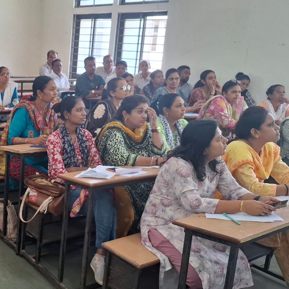 ભરૂચમાં પોલિંગ સ્ટાફને તાલીમ અપાઈ:સરકારી એન્જિનિયરિંગ કોલેજમાં તાલીમ કાર્યક્રમમાં 600 અધિકારીઓ જોડાયા