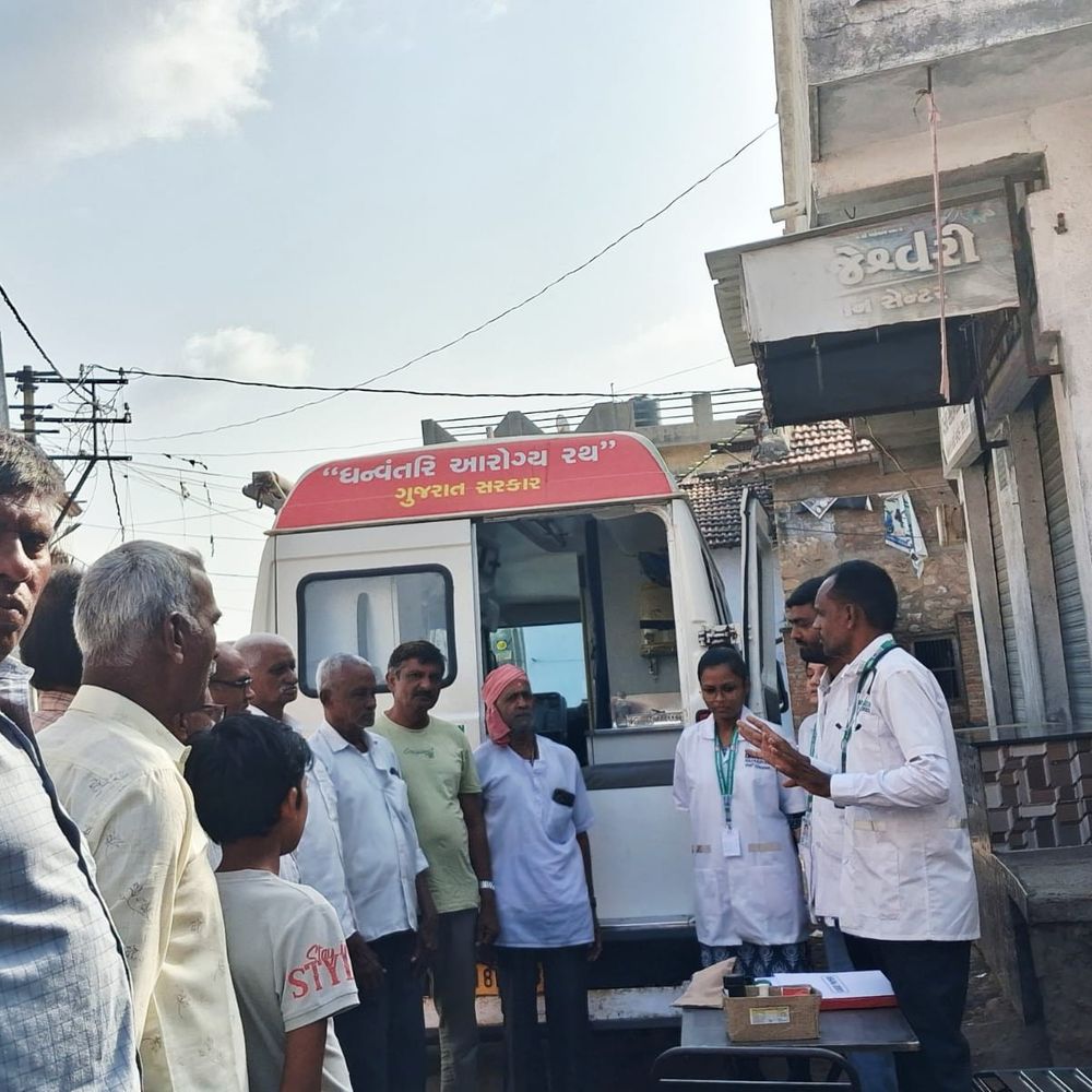 સુરેન્દ્રનગરમાં ધનવંતરી રથ દ્વારા સેવા:વિશ્વ આરોગ્ય દિવસે જાગૃતિ અને તબીબી સારવાર અપાઈ