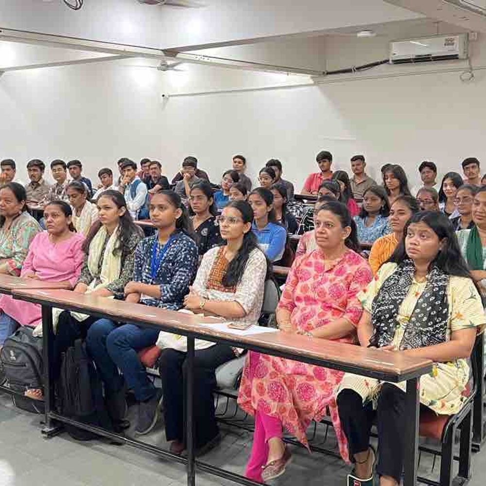 બંકીમચંદ્ર ચટ્ટોપાધ્યાયની 132મી પૂણ્યતિથિ:એચ.એ.કોલેજ દ્વારા શ્રદ્ધાંજલિ કાર્યક્રમ યોજાયો