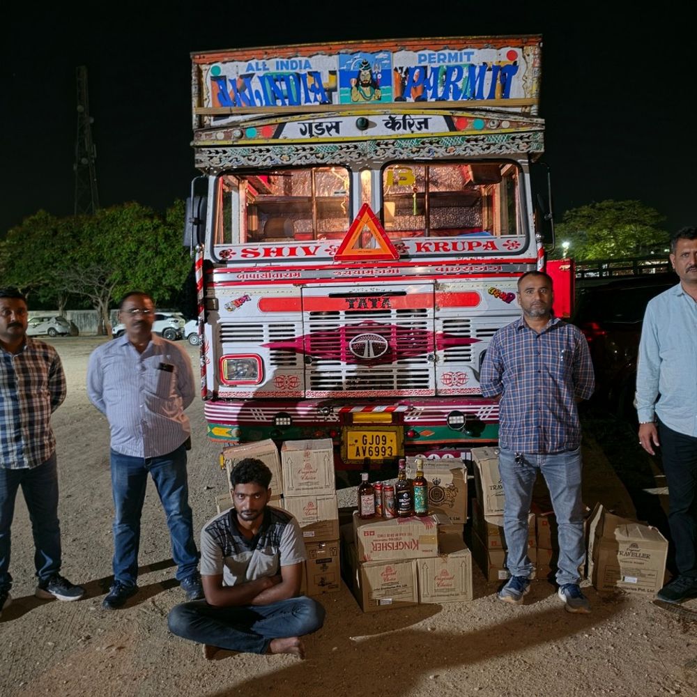 રાણાવાવમાં ટ્રકમાંથી વિદેશી દારૂ ઝડપાયો:રૂ.7.58 લાખનો મુદ્દામાલ જપ્ત, એકની ધરપકડ