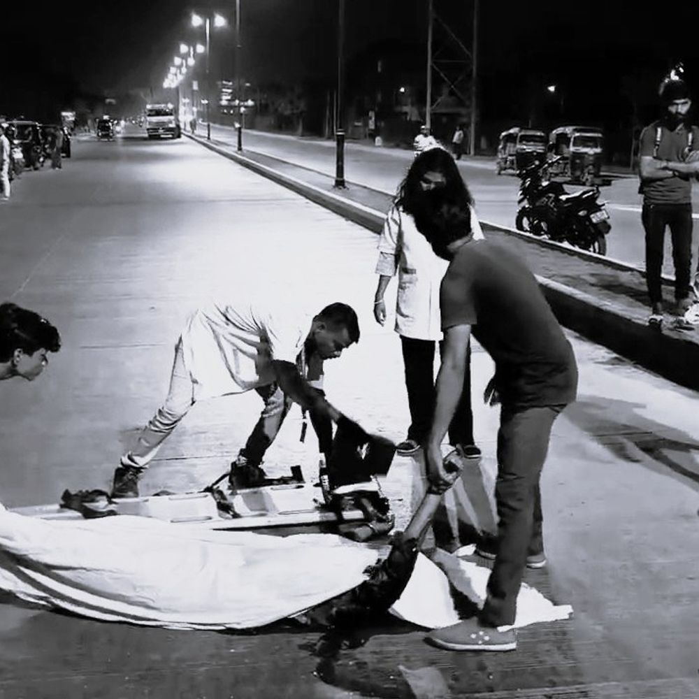 દમણમાં સોમનાથ કચીગામ રોડ પર અકસ્માત:બાઈક વીજ થાંભલા સાથે અથડાતા 21 વર્ષીય યુવાનનું મોત