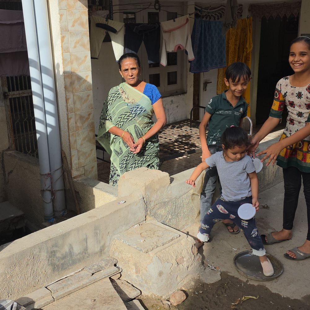 જનતાનો આક્રોશ- કામ નહીં તો વોટ નહીં:ગટરના ગંદા પાણી, દૂષિત જળ અને બિસ્માર રસ્તાઓથી ત્રસ્ત રહીશોએ શાસકો સામે મોરચો માંડ્યો, ચૂંટણી બહિષ્કારનો સુર