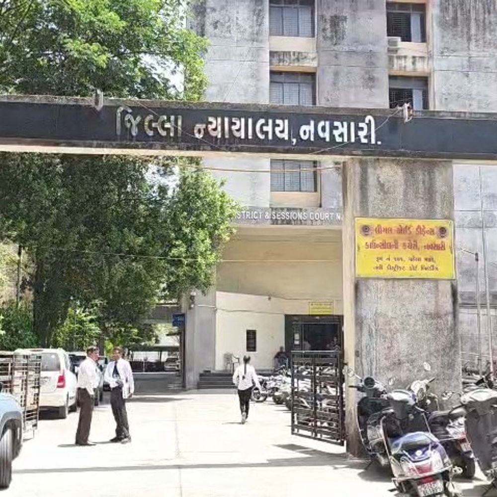 અનંત પટેલ કેસ: 30 એપ્રિલે ડિસ્ચાર્જ અરજી પર અંતિમ સુનાવણી:નવસારી કોર્ટે બચાવ પક્ષને રજૂઆત માટે વધુ સમય આપ્યો