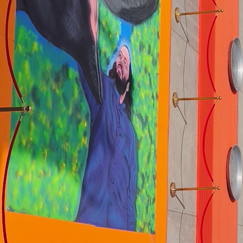 અનંત અંબાણીના જન્મદિવસે જગન્નાથજી મંદિરમાં વિશેષ પૂજા-અર્ચના:મંદિર પરિસરમાં બનાવાઈ 28 ફૂટની રંગોળી, ગજરાજને વિશેષ પ્રસાદ અને ભંડારાનું આયોજન કરાયું