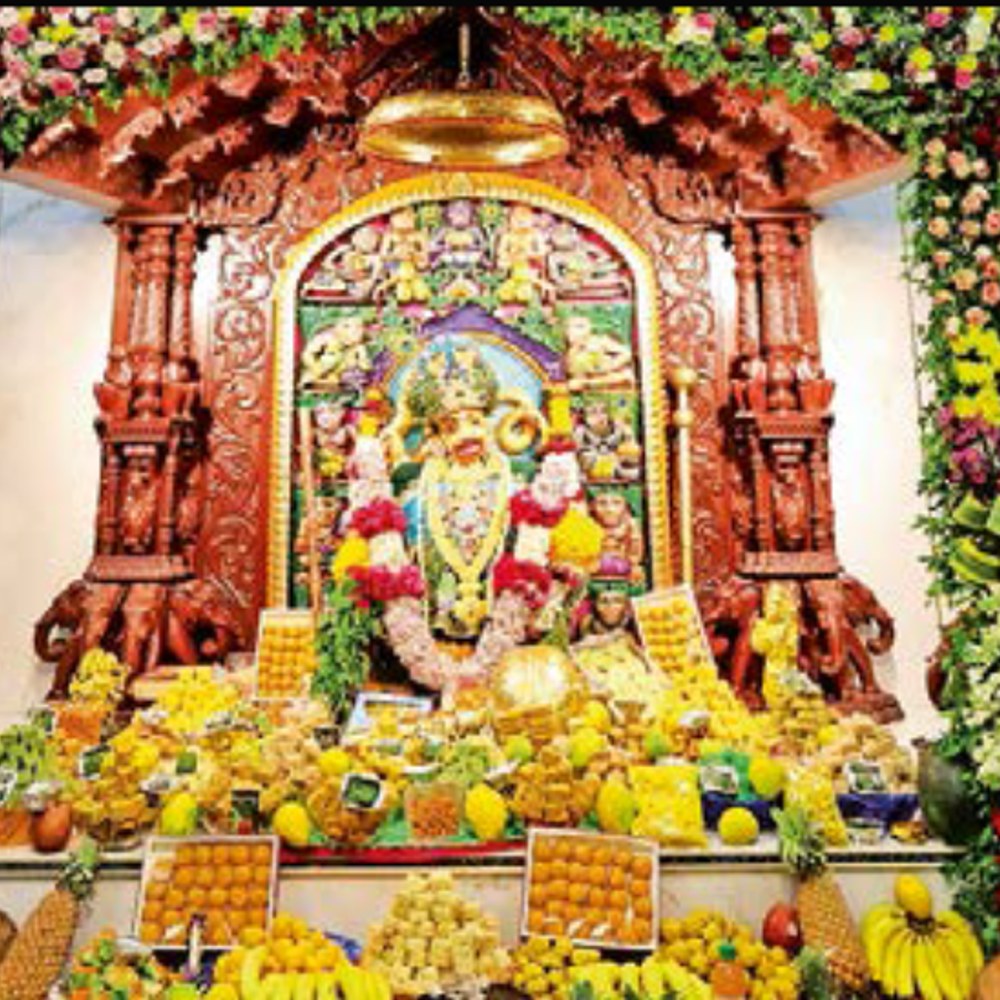 હનુમંત ચરિત્ર કથા: વિધવાઓને સિલાઈ મશીન અને દિવ્યાંગોને ટ્રાઈસિકલની ભેટ અપાઈ