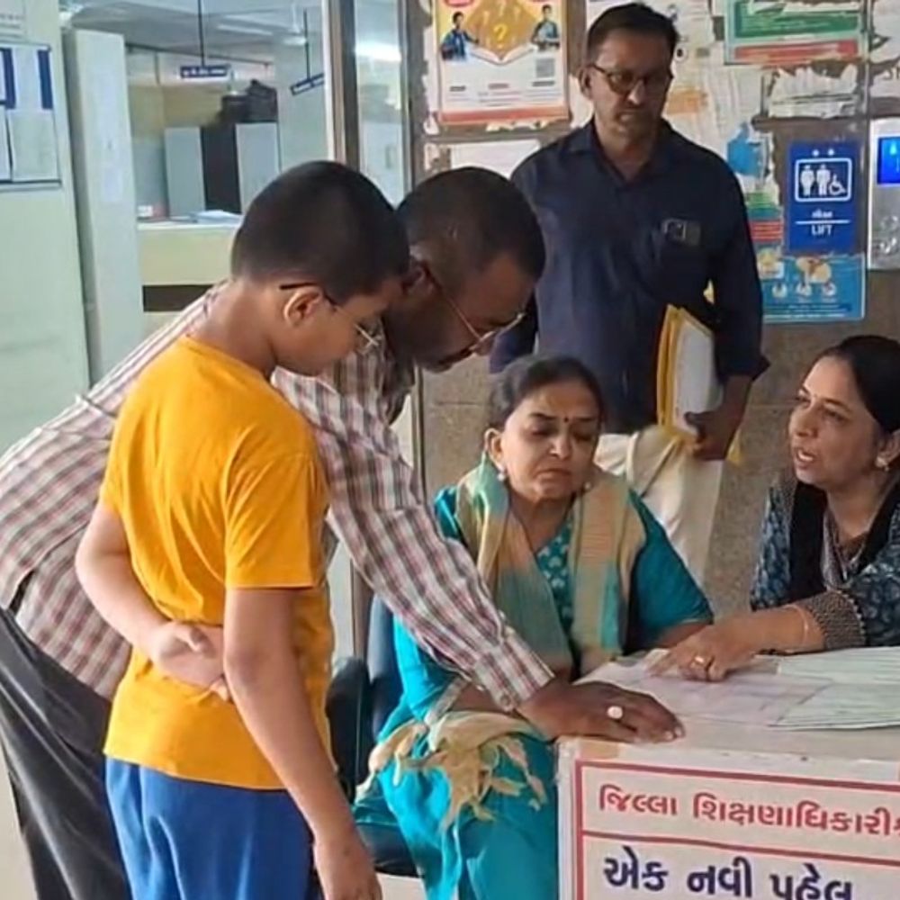 RTE હેઠળ પ્રવેશને લઈ વાલીઓ માટે હેલ્પ ડેસ્ક શરૂ:હેલ્પ લાઈન નંબર પરથી પણ માર્ગદર્શન, દરોજ 100 વાલીઓની સમસ્યાનું નિરાકરણ