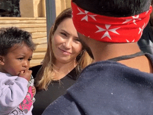 માલ્ટાના વડાપ્રધાનના પત્નીએ ગુજરાતી યુવકને ભેટીને પ્રોત્સાહિત કર્યો.