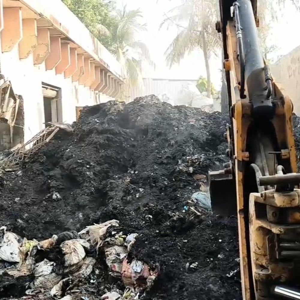 GIDC-2માં પ્લાસ્ટિકના કારખાનામાં ભીષણ આગ:કલાક બાદ કાબૂમાં આવી, ઉદ્યોગકારોની સુરક્ષા માટે અલાયદા ફાયર સ્ટેશનની માગ તેજ થઈ