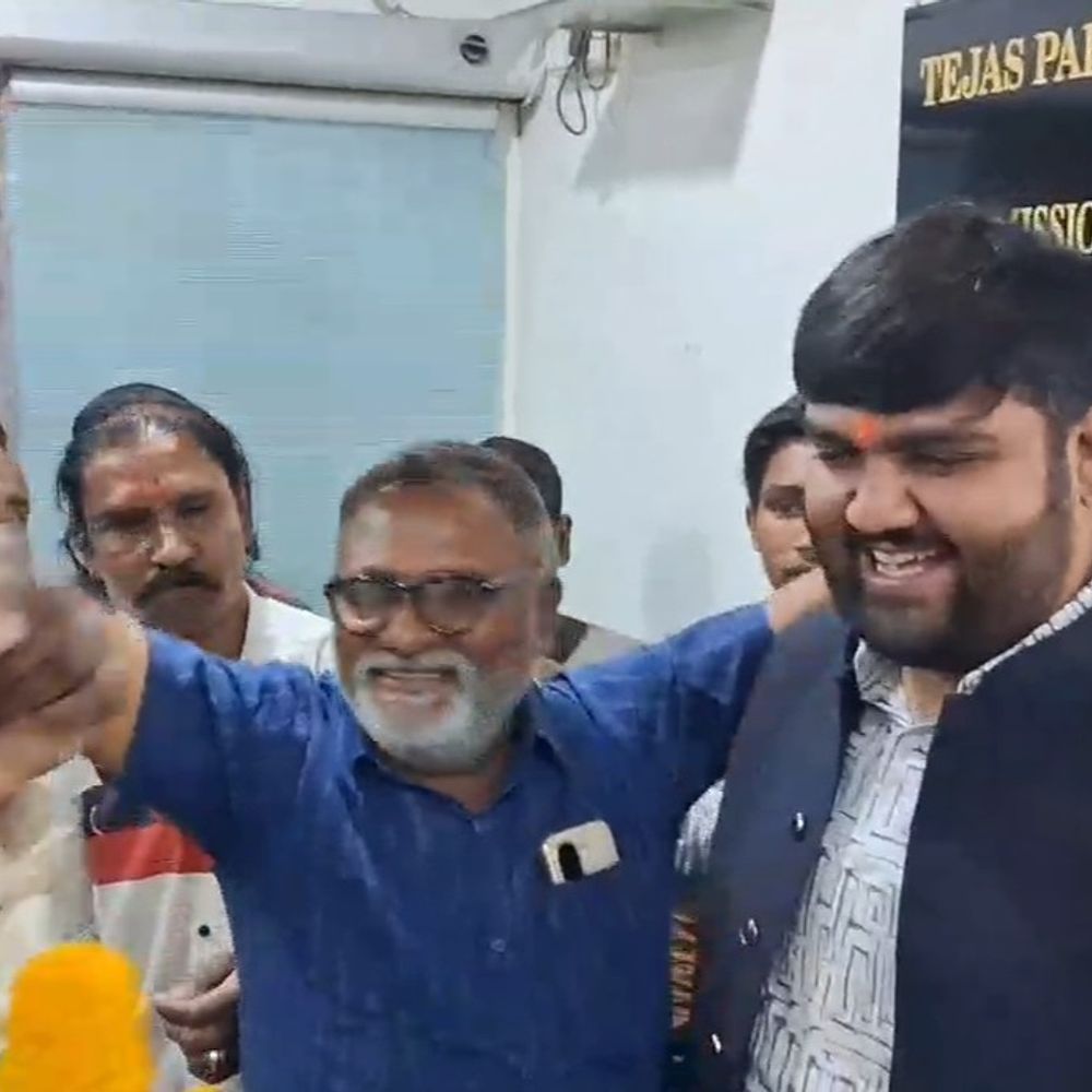 જૂનાગઢમાં સફાઈ કામદારો માટે દિવાળી જેવો માહોલ:જુનાગઢ મનપા દ્વારા 43 રોજમદારો કાયમી, શ્રેષ્ઠ કામગીરી કરનારને પ્રોત્સાહન અને આંગણવાડી બહેનોને સ્માર્ટફોન અર્પણ કરી સન્માનિત કરાયા