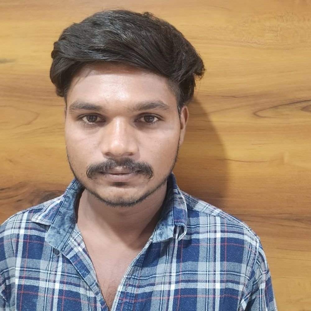 સોલા પોલીસના કોન્સ્ટેબલે 70 હજારની લાંચ માંગી:ચિટિંગ કેસમાં વહેલી ચાર્જશીટ કરી બીજો ગુનો ન નોંધવા કોન્સ્ટેબલ વતી લાંચ લેતો વચેટિયો ઝડપાયો