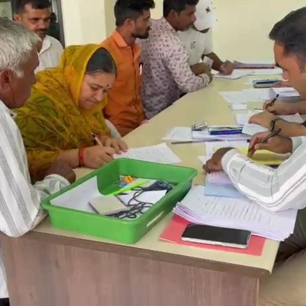 ગઢડામાં ભાજપના ઉમેદવારોએ ફોર્મ ભર્યા:જિલ્લા-તાલુકા પંચાયતની 10 બેઠકો માટે ઉમેદવારી, સત્તાવાર યાદી બાકી