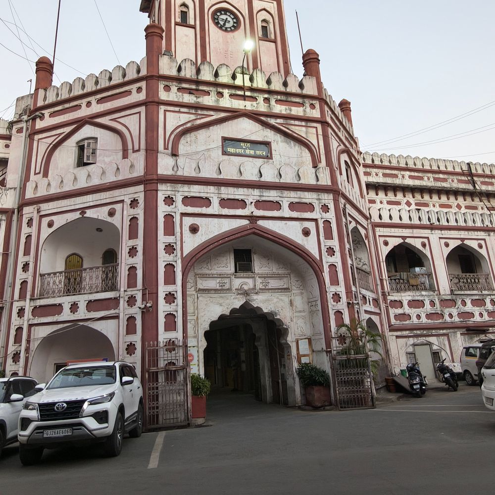 5 વર્ષમાં એકપણ પ્રશ્ન ન પૂછના ફરી ટિકિટ મેળવવા લાઈનમાં:સુરત મનપામાં ભાજપના કોર્પોરેટરોનો મૌન યજ્ઞ, જાણો કોણ છે 17 એ જેને એકપણ સવાલ ના થયા