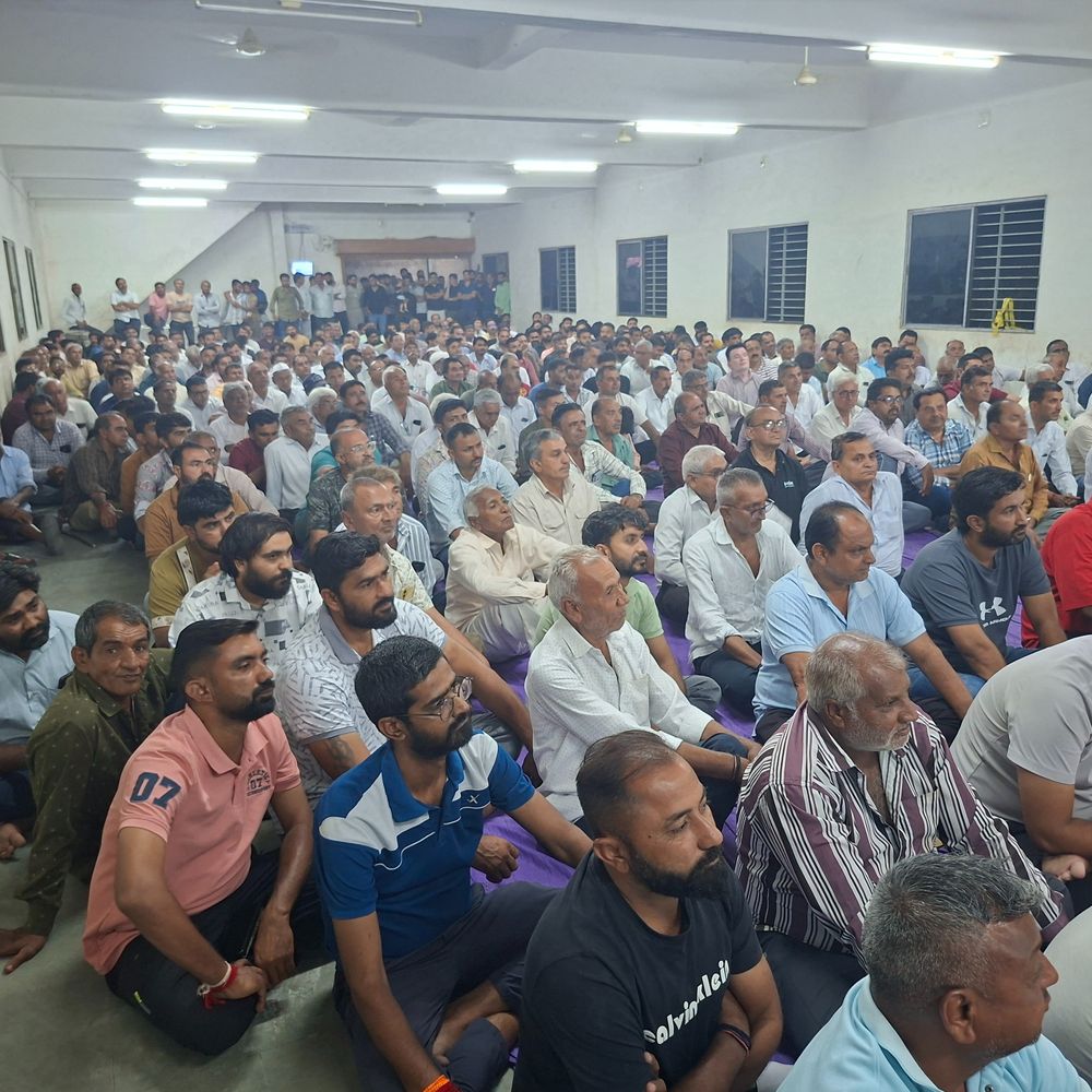 જમીન બચાવવા 10 ગામના રહીશો મેદાને:મહેસાણા મનપામાં ડીપી-ટીપી સ્કીમના વિરોધમાં કુકસમાં રાત્રિ સભા; આગામી લડતની રણનીતિ ઘડાઈ