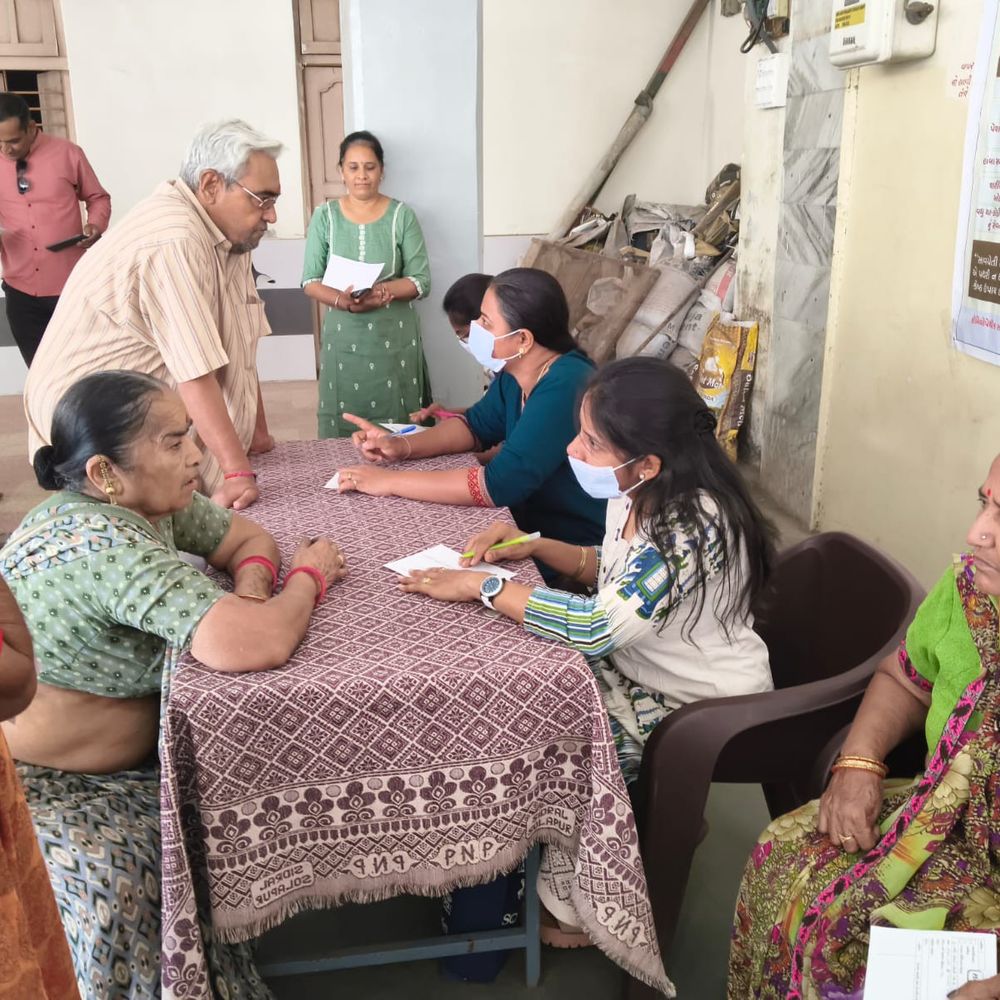 બોટાદમાં વિશ્વ હોમિયોપેથીક દિવસ નિમિત્તે કેમ્પ યોજાયો:શ્રી વરિયાદેવી મંદિરે સર્વરોગ નિદાન અને સારવાર અપાઈ