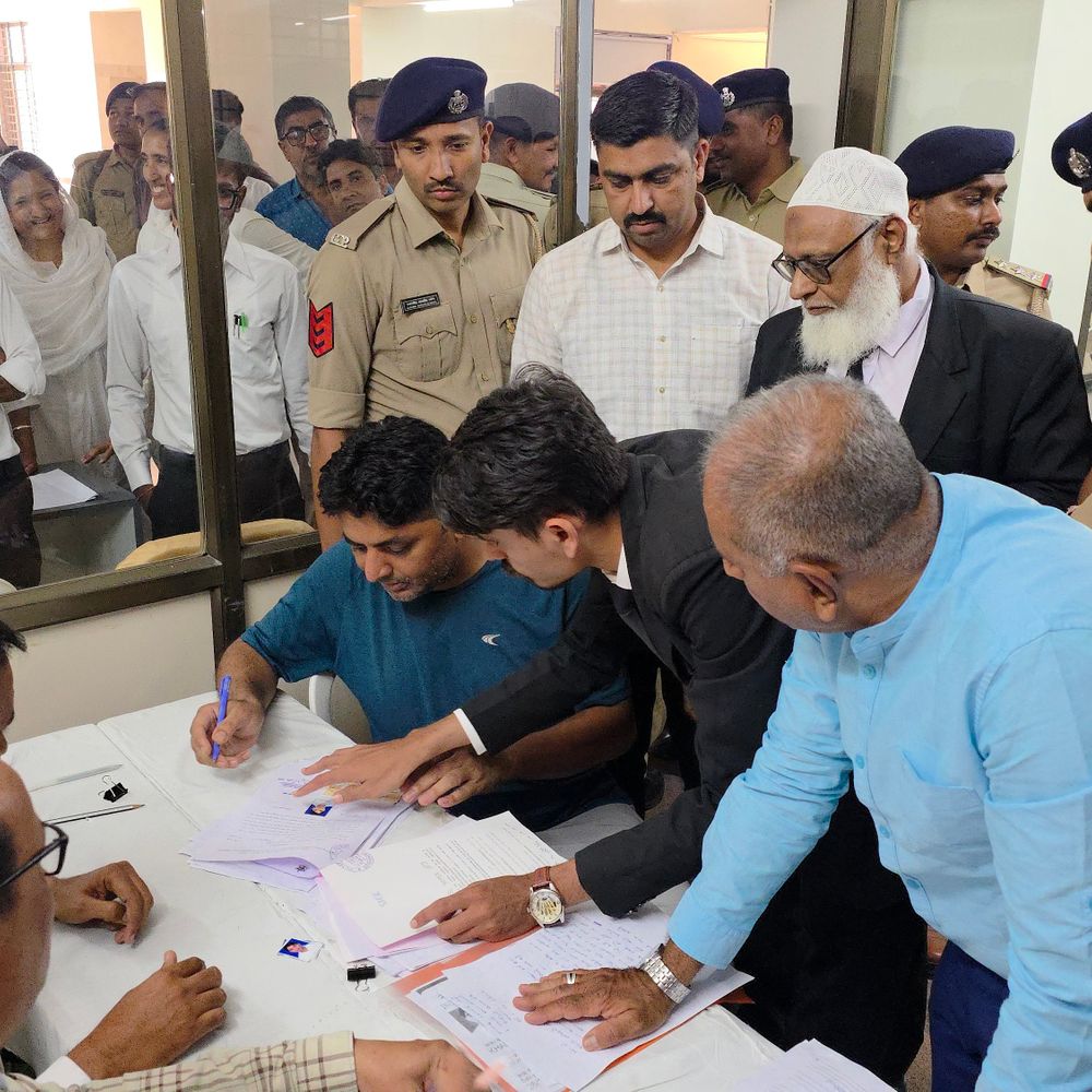 'ગુજસીટોક'ના આરોપીએ વોર્ડ 12માં ફોર્મ ભર્યુ:જામનગર મહાનગરપાલિકા ચૂંટણી માટે પોલીસ બંદોબસ્ત વચ્ચે અલ્તાફ ખફી પહોંચ્યો, કોંગ્રેસનો ઉમેદવાર