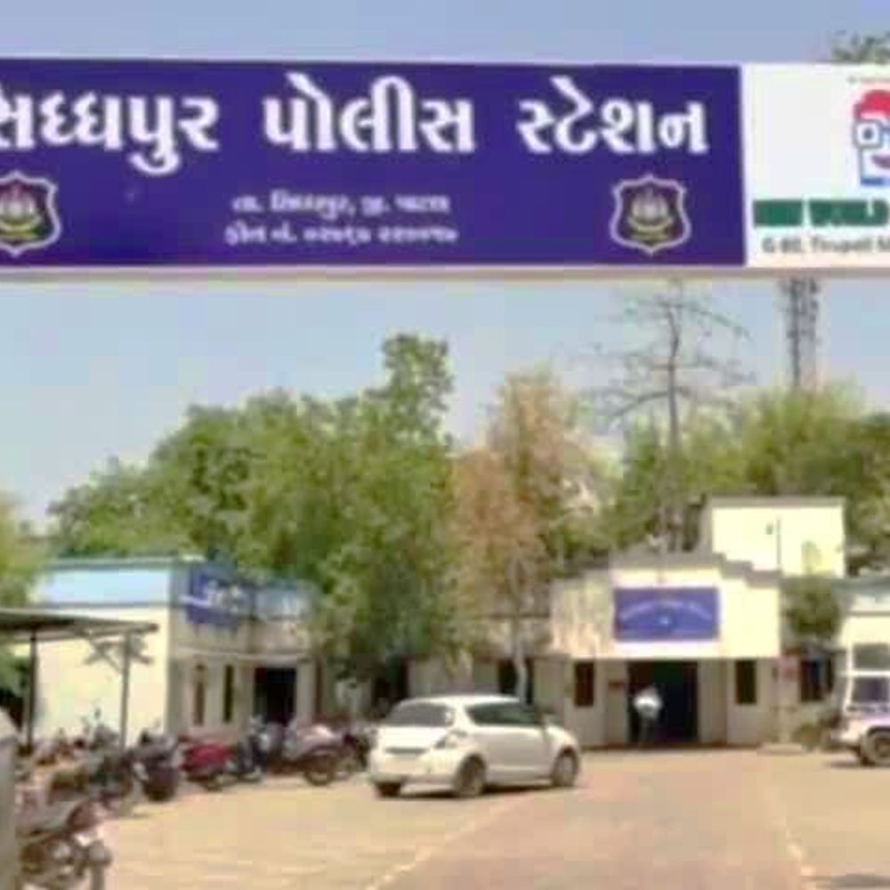 સિદ્ધપુરમાં જમીન-મશીનરીના નામે ₹2.73 કરોડની છેતરપિંડી:બે શખ્સો સામે ગુનો, ભળતી જમીન આપી; મશીનરી ન આપી