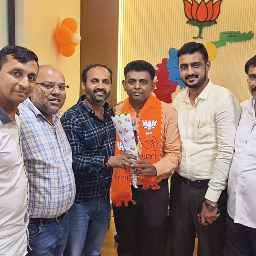 વ્યારા નગરપાલિકા માટે ભાજપે ગત ટર્મના પ્રમુખનું પત્તું કાપ્યું:કોંગ્રેસના નિરવ અધ્વર્યુને ટિકિટ મળતા જ ભાજપનો ખેસ ધારણ કર્યો, મોટાભાગના નવા ચહેરાઓને તક