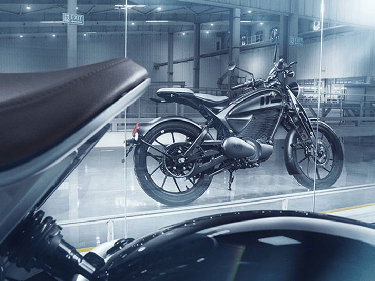 રોયલ એનફિલ્ડની પ્રથમ ઇલેક્ટ્રિક બાઇક 'ફ્લાઇંગ ફ્લી C6' લોન્ચ, કિંમત ₹2.79 લાખથી શરૂ; BaaS મોડેલમાં ઉપલબ્ધ.