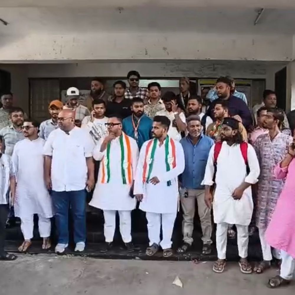 સુરત મનપા ચૂંટણી, આજે 64 ઉમેદવારોએ ફોર્મ ભર્યા:ભાજપમાં 'સસ્પેન્સ' યથાવત રહેતા છેલ્લી ઘડીએ ફોર્મ ભરવા 30 લીગલ એડવાઈઝરની ફોજ તૈનાત