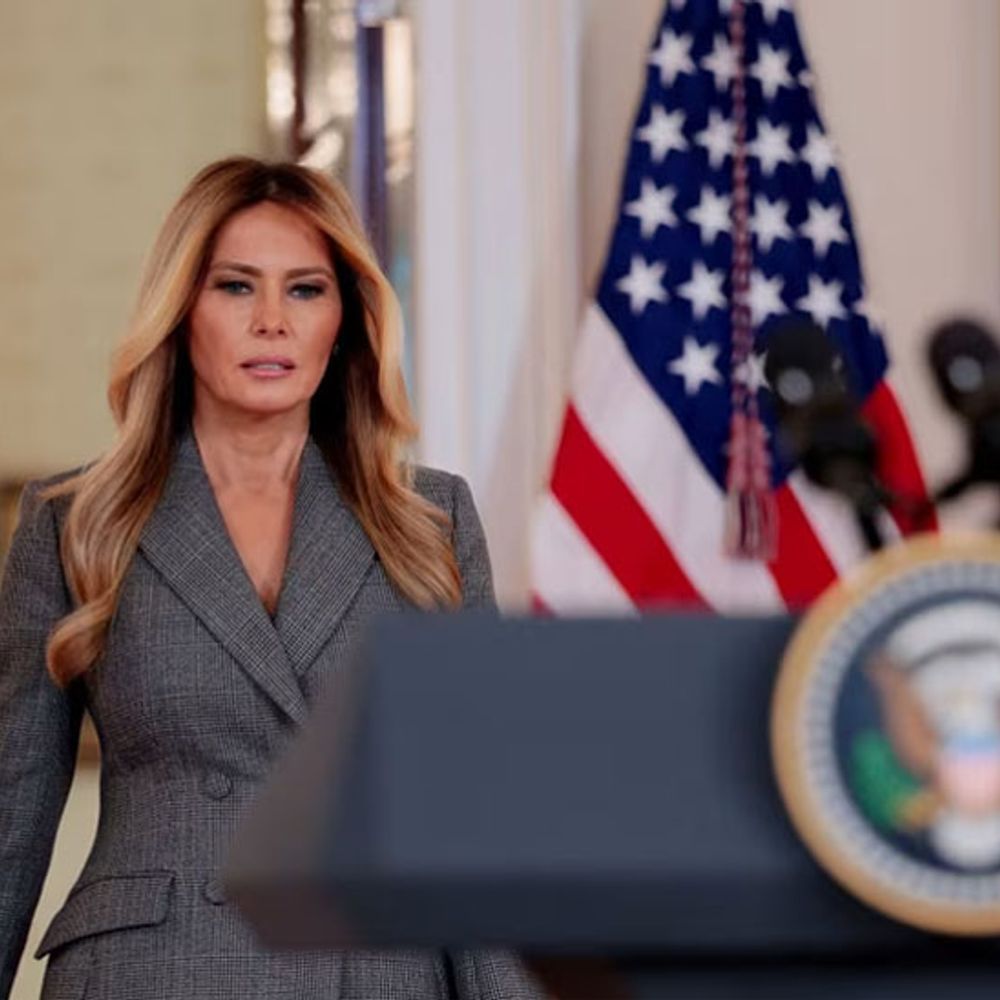 એપ્સ્ટીન મામલે મેલાનિયા ટ્રમ્પનો બાટલો ફાટ્યો:કહ્યું- મને દોષિત જાતીય અપરાધી સાથે જોડતા જૂઠાણાંથી દૂર રાખો, પીડિતો માટે સુનાવણી યોજવા કોંગ્રેસને હાકલ કરી