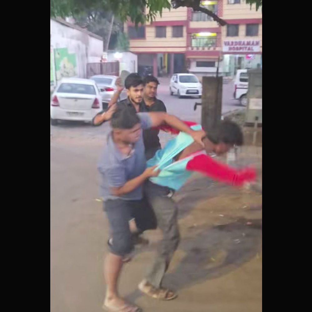 સેલવાસમાં ટિકિટબારી પાસે યુવાનો વચ્ચે મારામારી.