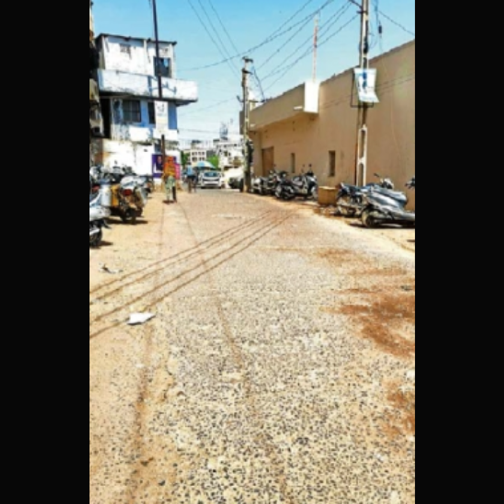 ભુજ વોર્ડ 4માં ખખડી ગયેલા રસ્તાઓ.