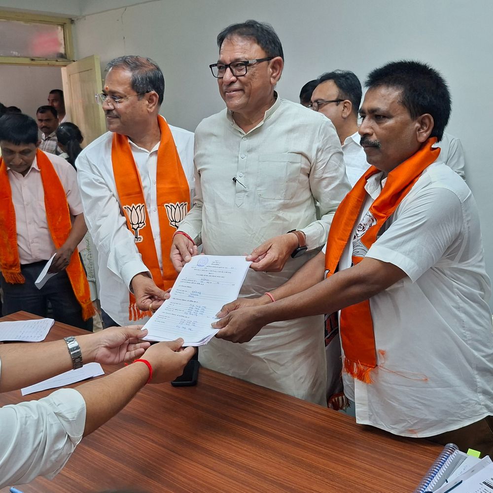 પટ્ટાવાળાએ વોર્ડ-13ના ઉમેદવાર તરીકે ભાજપમાંથી ફોર્મ ભર્યું:28 વર્ષથી જિલ્લા ભાજપ કાર્યાલયમાં ફરજ બજાવતા હતા, પક્ષ પ્રત્યેની વફાદારી અને સમર્પણથી લોટરી લાગી