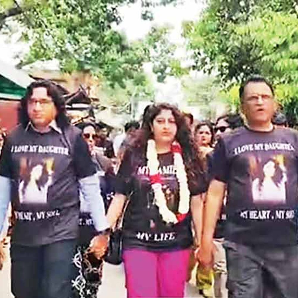 સુનામી: સંબંધ તૂટે તો જશ્ન મનાવો, આંસુ નહિ; સંબંધોમાં પીડા ટાળી, મુક્તિની ઉજવણીનું મહત્વ દર્શાવે છે.