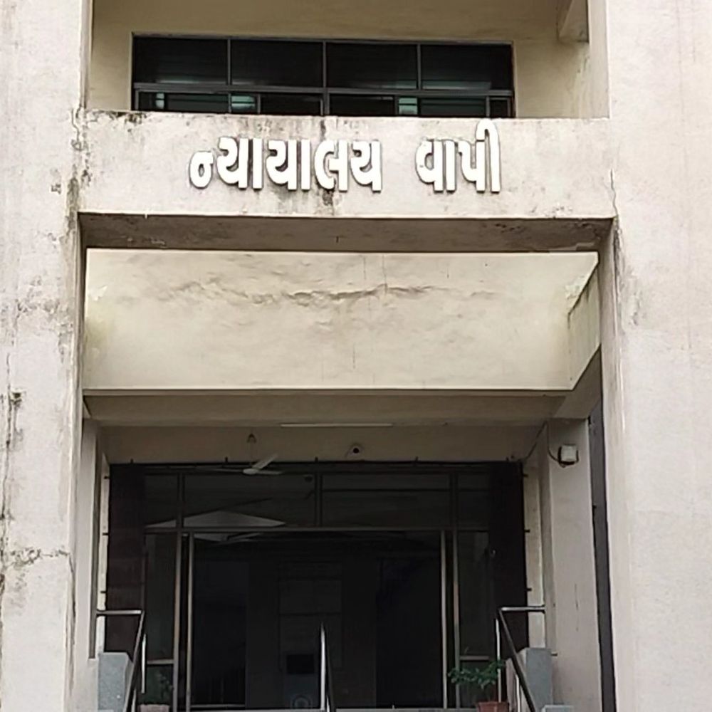 વાપીમાં સાયબર ફ્રોડ રેકેટ પકડાયું.