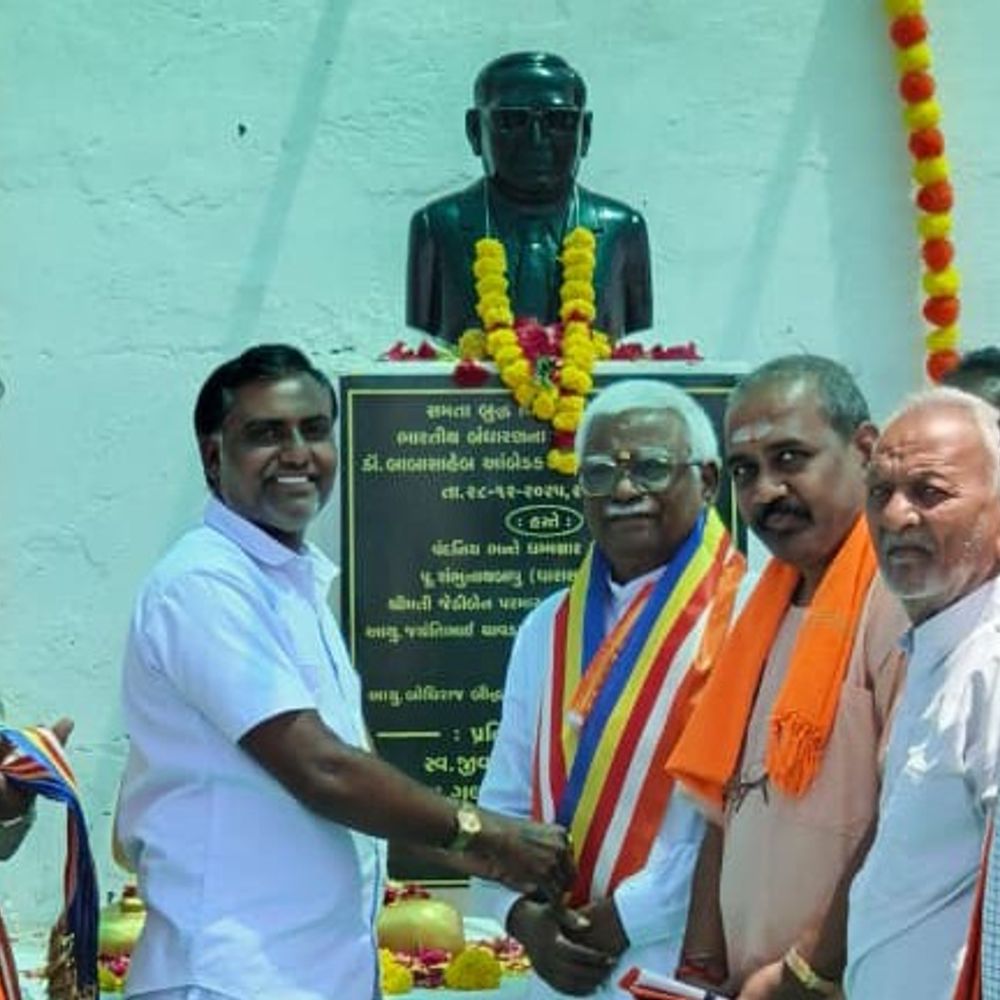 બોટાદમાં સમરસતા યાત્રાનું સ્વાગત:વિશ્વ હિન્દુ પરિષદ દ્વારા બાબાસાહેબ આંબેડકરજીની યાત્રાનું આયોજન