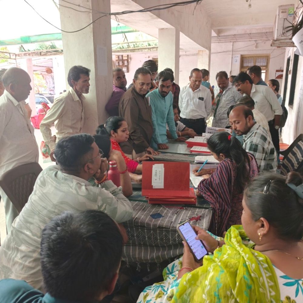 મહીસાગરમાં સ્થાનિક સ્વરાજ્ય ચૂંટણી, ઉમેદવારી ફોર્મનો ભરાવો:જિલ્લા-તાલુકા પંચાયત માટે મોટી સંખ્યામાં ઉમેદવારી નોંધાઈ