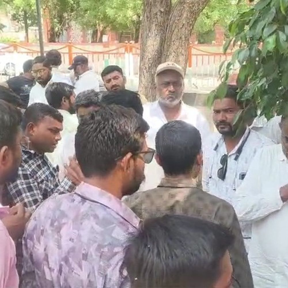 બોટાદ શહેર ભાજપ પ્રમુખ પર હુમલો:ટિકિટ ન મળતા ભાજપના જ આગેવાને પથ્થરમારો કર્યો, મામલો પોલીસ મથકે પહોંચ્યો