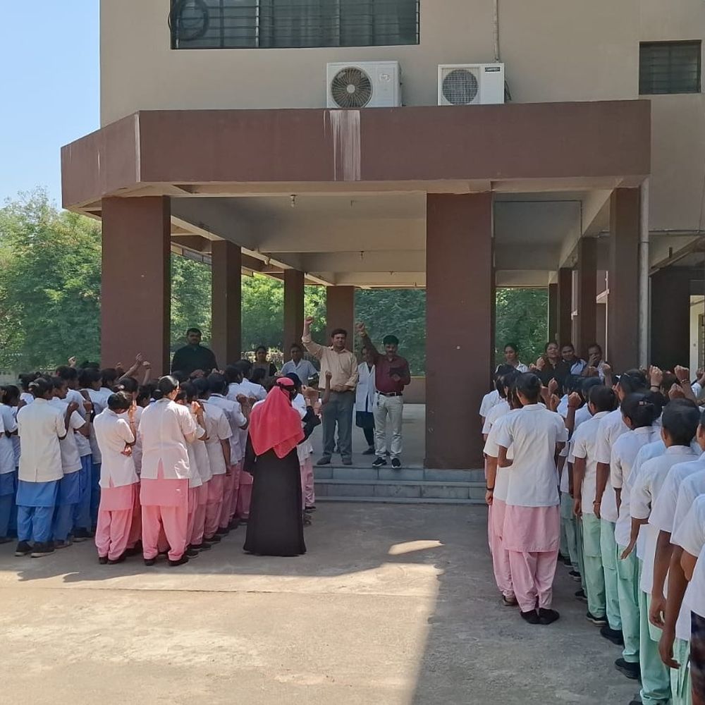 મહીસાગર જિલ્લામાં યુવા મતદાર જાગૃતિ કાર્યક્રમ યોજાયો:કોલેજોમાં નવા મતદારોને મતદાનનું મહત્વ સમજાવવામાં આવ્યું