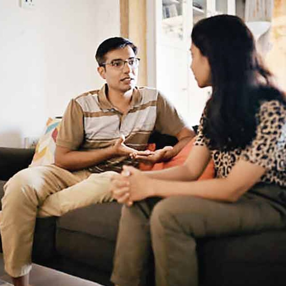 મૂડ માઇન્ડ: સાથે રહીને પણ એકલતા શા માટે લાગે છે એ વિશેની વાત, લાગણીઓની અભિવ્યક્તિનું મહત્વ.