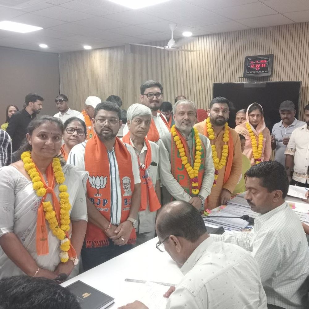 મોરબી મહાનગરપાલિકાની ઉમેદવારીનો અંતિમ દિવસ:ભાજપ અને કોંગ્રેસના સત્તાવાર ઉમેદવારો ઉપરાંત અપક્ષ ઉમેદવારોએ પણ શક્તિ પ્રદર્શન સાથે ઉમેદવારી નોંધાવી