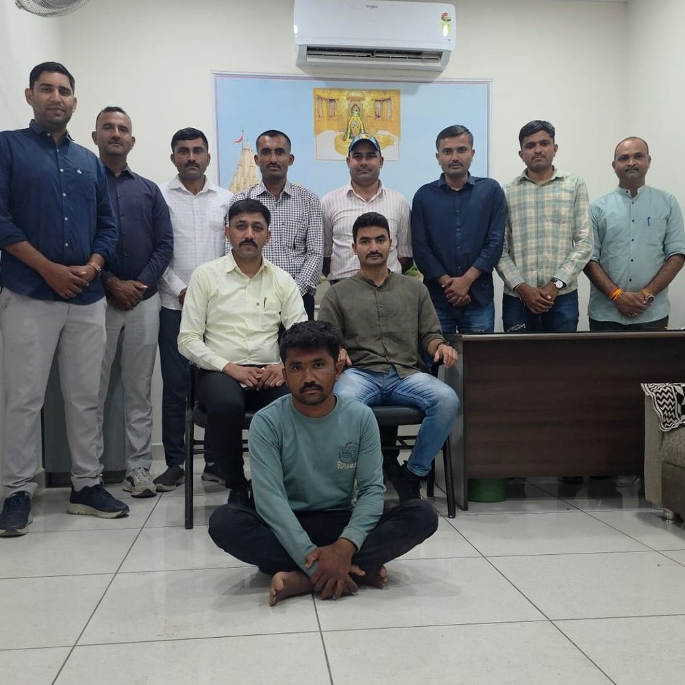 ₹5000 ઇનામી આંતરરાજ્ય વોન્ટેડ આરોપી ગીર સોમનાથમાં ઝડપાયો:ભાણવડના પાછતરડી ગામેથી LCB ટીમે દબોચ્યો, મધ્યપ્રદેશમાં પણ ગુના