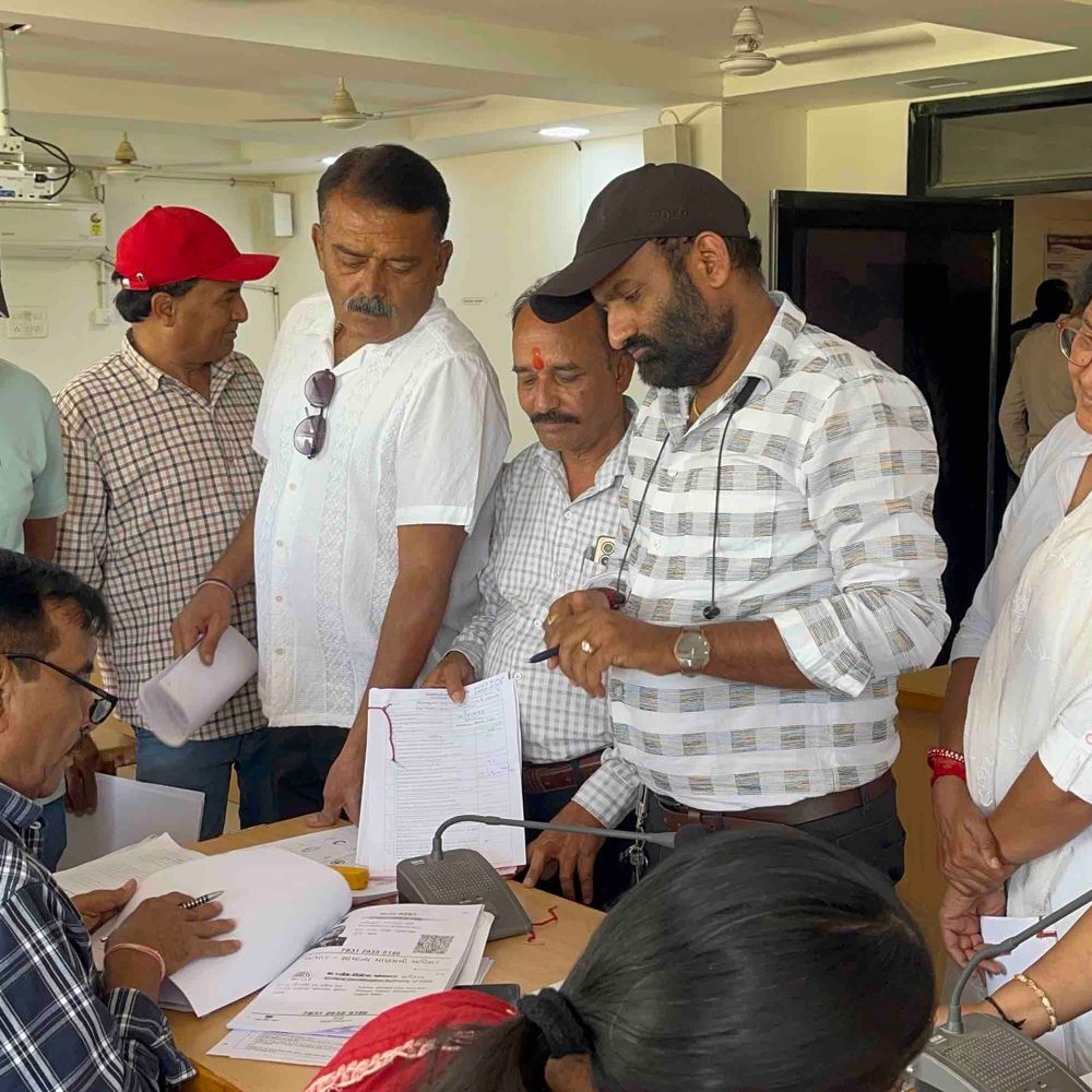 બનાસકાંઠામાં સ્થાનિક ચૂંટણીના ફોર્મ ભરાયા:ભાજપ-કોંગ્રેસમાં ટિકિટ મુદ્દે સસ્પેન્સ, દિગ્ગજોના પત્તા કપાતા આંતરિક વિખવાદ, છેલ્લી ઘડી સુધી ઉમેદવારોમાં અવઢવ