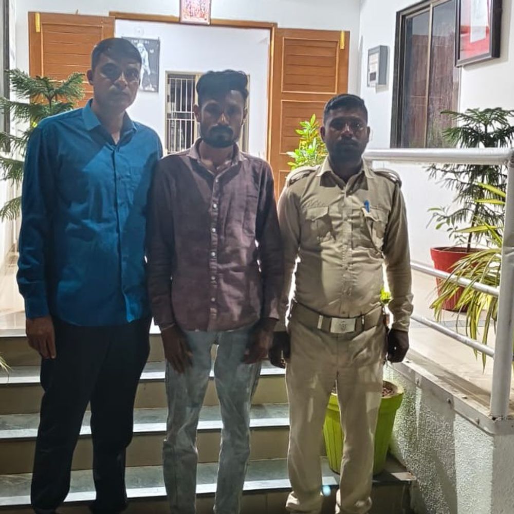 ગોધરા પોલીસે દાહોદના વોન્ટેડ આરોપીને ઝડપ્યો:પ્રોહિબિશન ગુનામાં ઘણા સમયથી ફરાર હતો, નાસતા-ફરતા આરોપીઓને પકડવાની ખાસ ઝુંબેશ