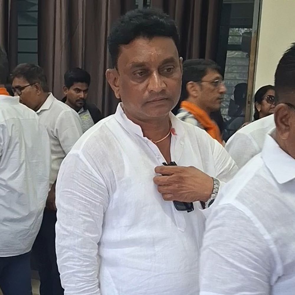 વિનોદ પટેલની ભાજપ છોડી કોંગ્રેસમાં ઘરવાપસી:વાપી વોર્ડ 4માંથી કોંગ્રેસમાંથી ઉમેદવારી નોંધાવી, ભાજપ પર વિશ્વાસઘાતનો આરોપ