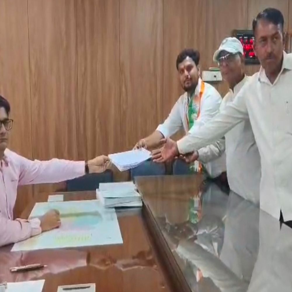 મહીસાગર સ્થાનિક સ્વરાજ ચૂંટણીમાં ફોર્મ ભરવાનો અંતિમ દિવસ:ભાજપ, કોંગ્રેસ, AAP સહિત અપક્ષ ઉમેદવારોનો ધસારો જોવા મળ્યો