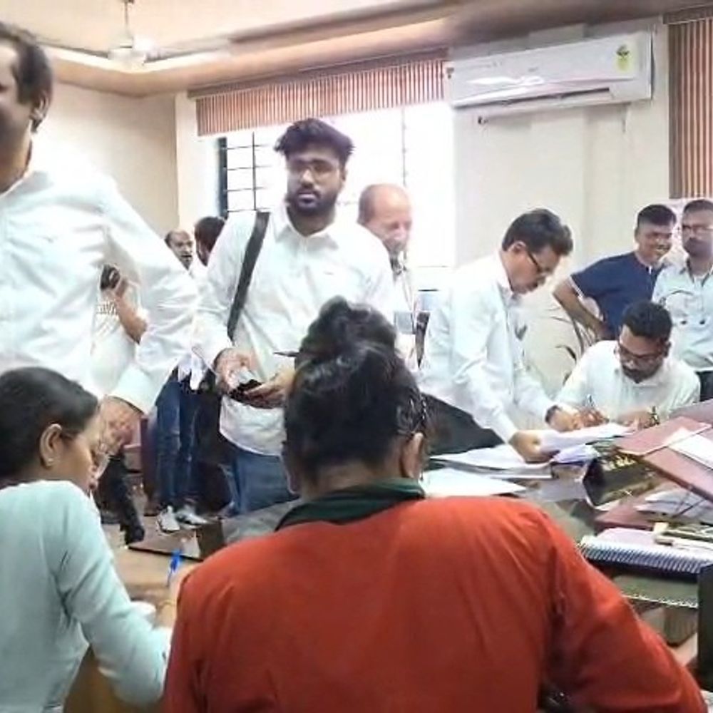 ભરૂચ કોંગ્રેસના બે નેતાઓની અપક્ષ દાવેદારી:ટિકિટ ન મળતા પૂર્વ વિરોધ પક્ષના નેતા સહિત બે મેદાનમાં