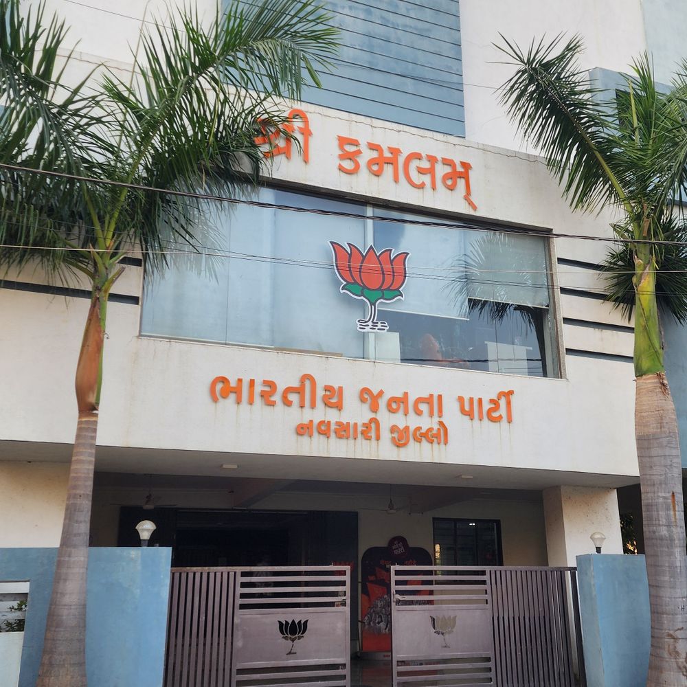 ભાજપે નવસારીમાં 52 ઉમેદવારો જાહેર કર્યા: 44 નવા ચહેરા અને માત્ર 8 જૂના જોગીઓને રિપીટ કરાયા.