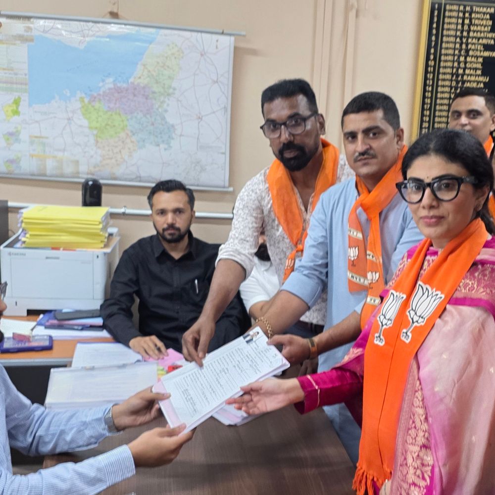 જામનગર મનપા ચૂંટણી: ફોર્મ ભરવાનો અંતિમ દિવસ:ભાજપ ઉમેદવારોએ રિવાબા જાડેજાની આગેવાનીમાં પત્રો ભર્યા