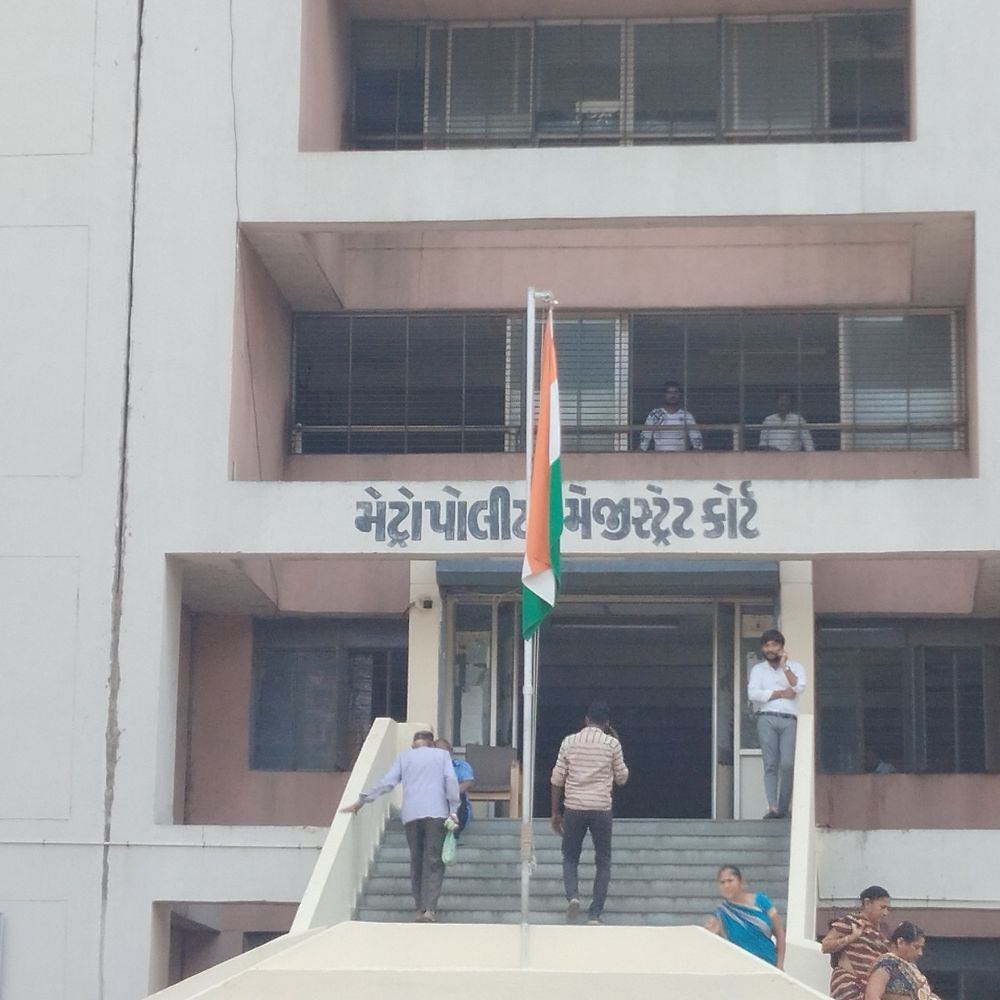 ગોધરાકાંડ બાદ રમખાણના 11 આરોપીને નિર્દોષ છોડતી અમદાવાદ મેટ્રો કોર્ટ:2 હજારના ટોળાને વિખેરવા અશ્રુગોળા અને હવામાં ફાયરિંગ કરાયું હતું