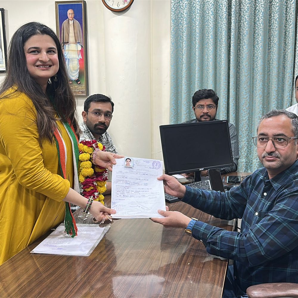 RJ આભાએ કોંગ્રેસમાંથી ઉમેદવારી નોંધાવી:15 વર્ષ રેડિયો જોકી તરીકે લોકોના પ્રશ્નો દૂર કર્યા, હવે વોર્ડ-10માં ઘરે-ઘરે જઈ લોકોને સાંભળીશ